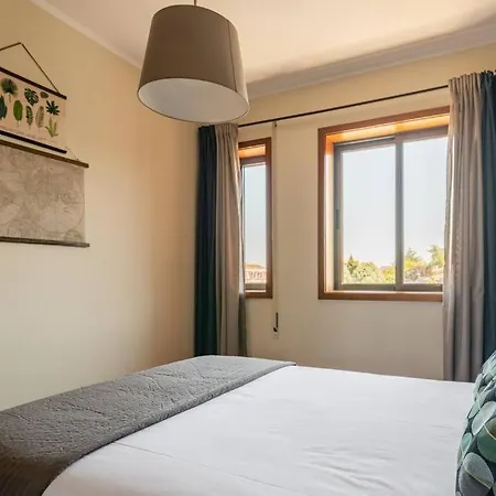 Lázaro 2 Bedroom * Oporto